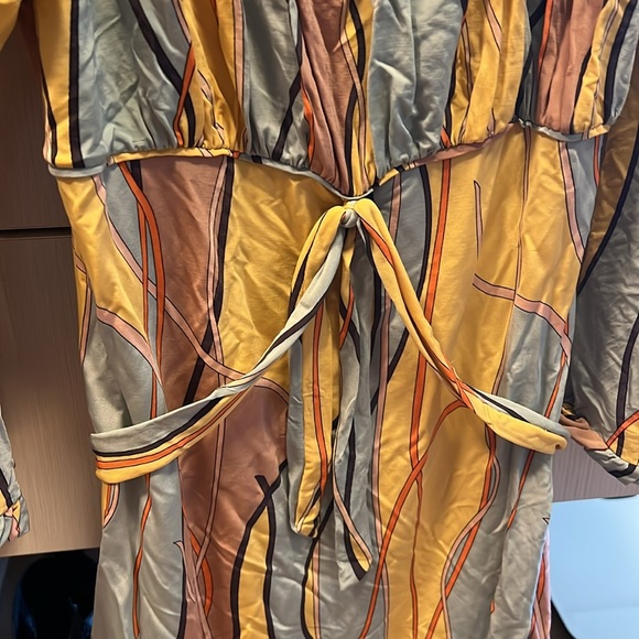 Audrey Mai 70’s boho inspired dress with scoop neck and waist ties - Picture 3 of 9